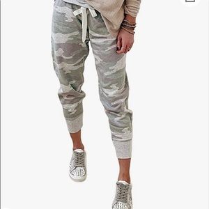 CAMO LOUNGER STYLE PANTS